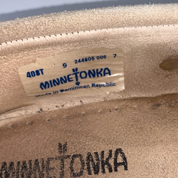 Minnetonka Moccasins Suede Beige Cream Slip On - Picture 9 of 10